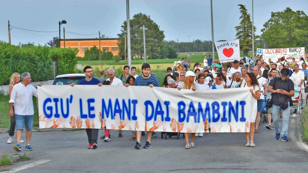 Il Pd incorona Bibbiano: «Il migliore sistema di gestione minori in Italia»