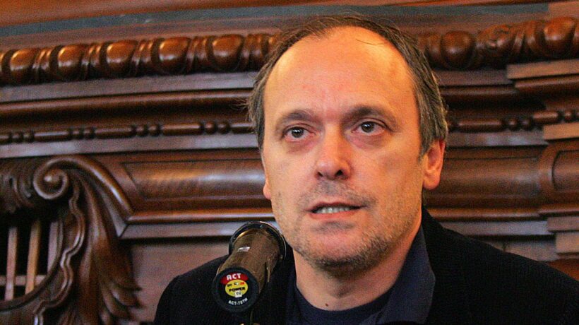 Mr Ossitocina ci riprova: «La Meloni e Salvini piacciono agli analfabeti»