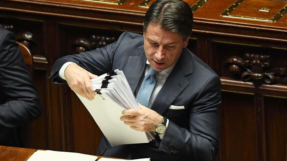Il premier invoca le regole ma «Le Iene» lo inchiodano. E ora rischia la cattedra