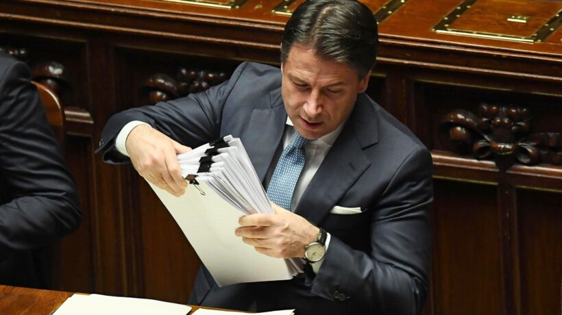 Il premier invoca le regole ma «Le Iene» lo inchiodano. E ora rischia la cattedra