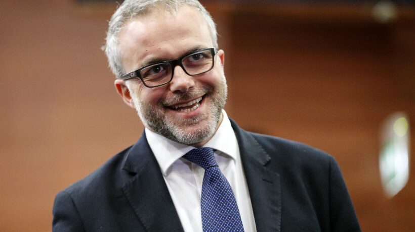 Renzi rivuole i suoi all’Agenzia delle entrate