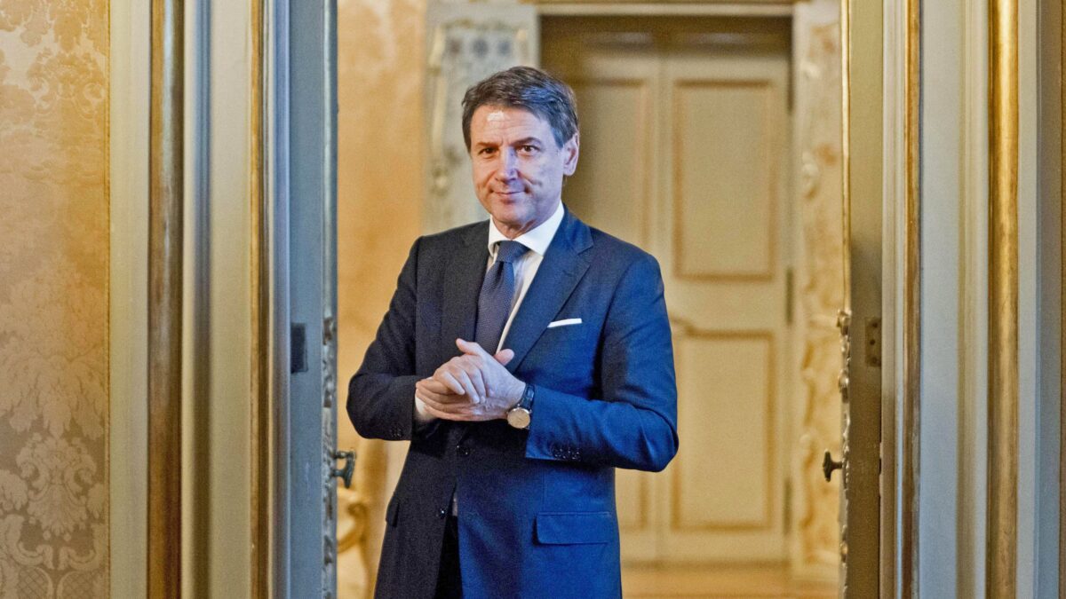 Conte ipnotizza un’Aula vuota. Poi il centrodestra suona la sveglia