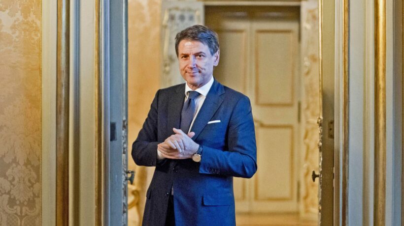Conte ipnotizza un’Aula vuota. Poi il centrodestra suona la sveglia
