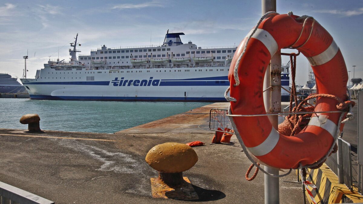Arriva la stangata green sui traghetti: tartassati i tir