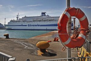 Arriva la stangata green sui traghetti: tartassati i tir