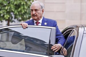 Ora che il fiasco in Libia è sicuro ai vertici invitano anche Giuseppi