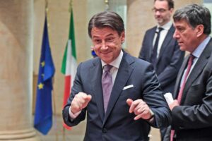Il bonus Befana di Conte è una favola. Di vero c’è solo la stretta al contante