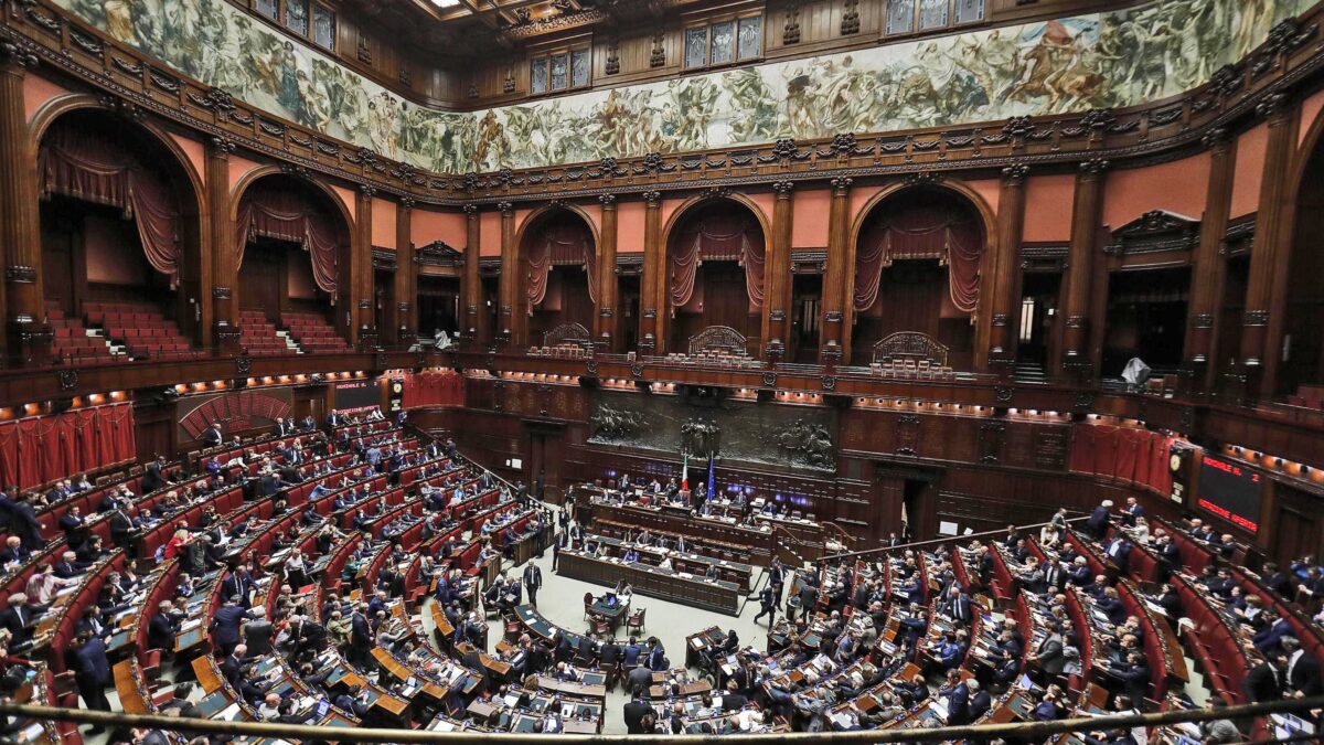 La Casta fa le barricate e avvicina le elezioni