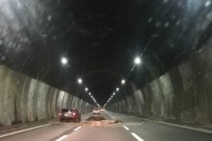 Miracolo di Natale in un tunnel di Autostrade