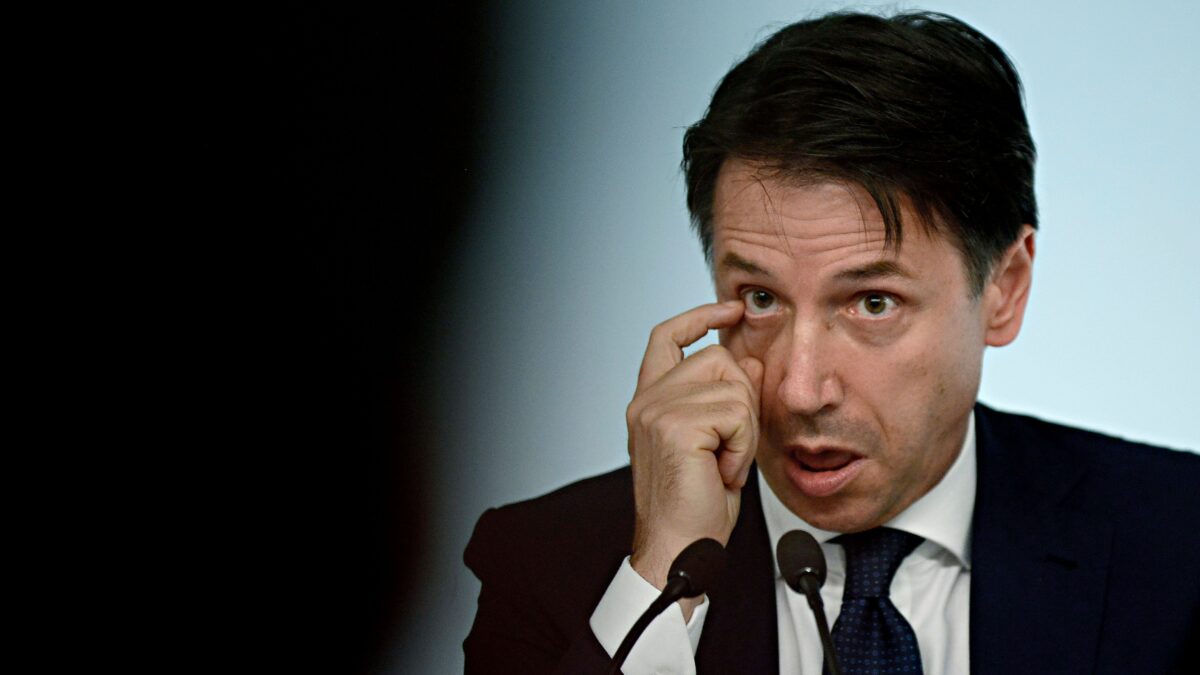 Conte si prepara al terzo governo e strizza l’occhio a Forza Italia