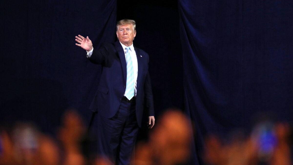 Trump posa il bastone e inizia la trattativa