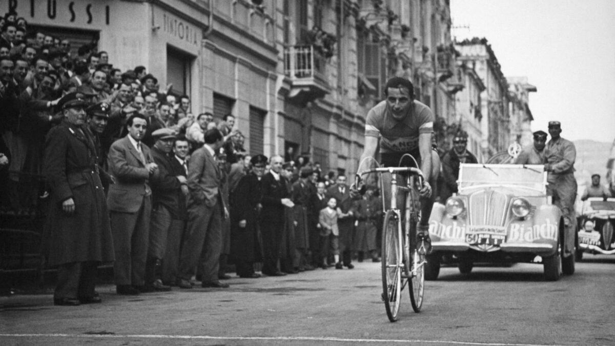 Coppi, fuga solitaria di 3.000 km da un destino triste e romanzesco