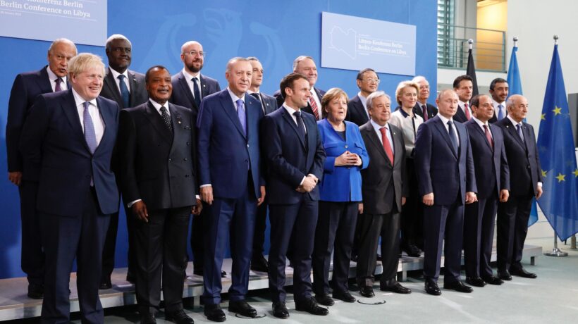La foto dei grandi metafora perfetta dell’Italia in seconda fila
