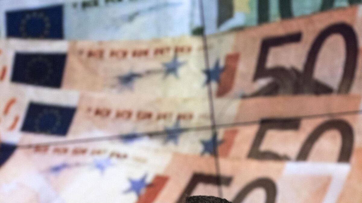 Redditi dei politici: nel 2018 Renzi e Conte hanno guadagnato 750.000 euro in più