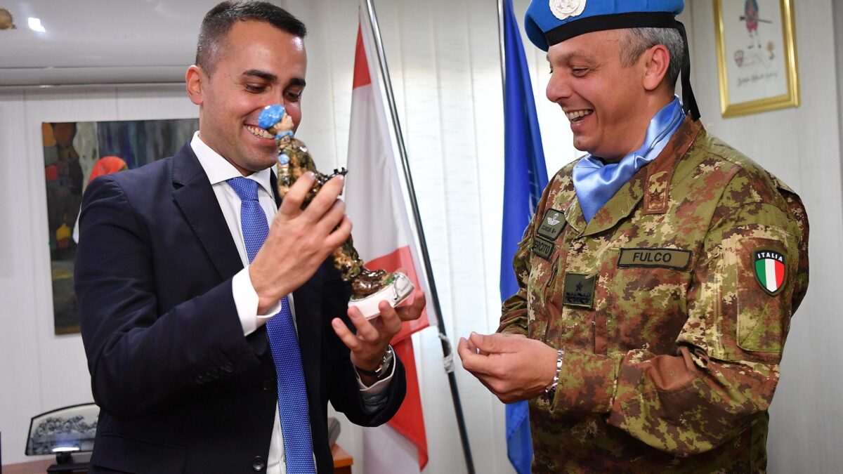 La Farnesina triste a gestione Di Maio: pernacchie dall’Ue e silenzio da Trump