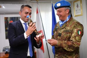 La Farnesina triste a gestione Di Maio: pernacchie dall’Ue e silenzio da Trump