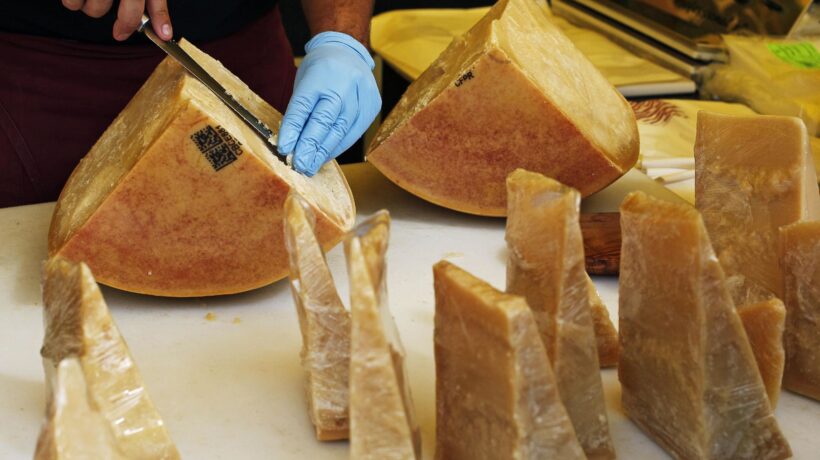 Contro la minaccia delle etichette Ue  un decreto scudo per Parmigiano & C.