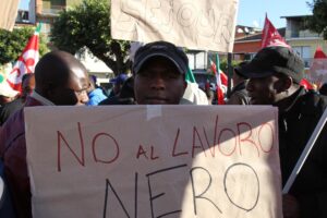 L’unico lavoro difeso dalla sinistra è quello sulla pelle degli immigrati