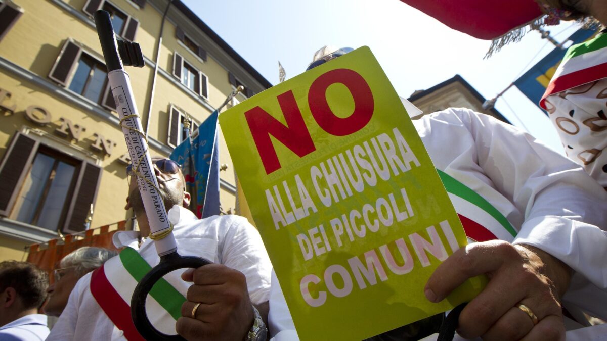 Così hanno ucciso i piccoli Comuni