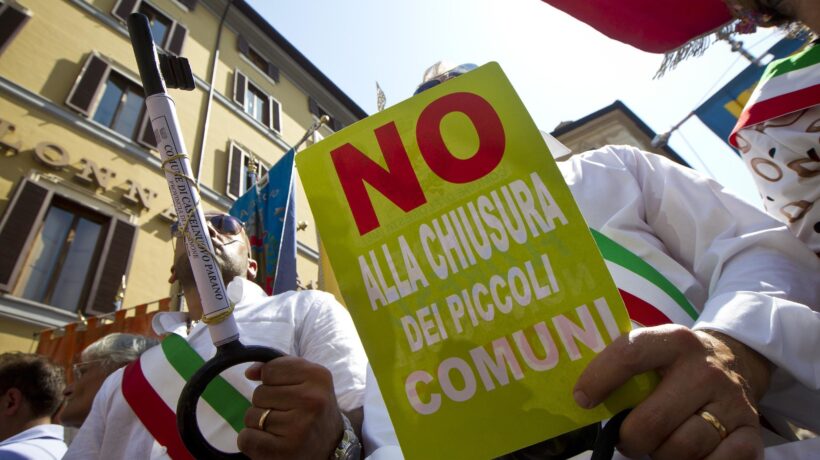 Così hanno ucciso i piccoli Comuni