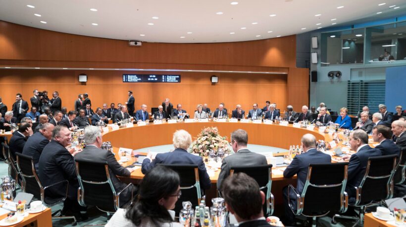 I leader della Libia non si parlano a casa della Merkel. Pace più lontana