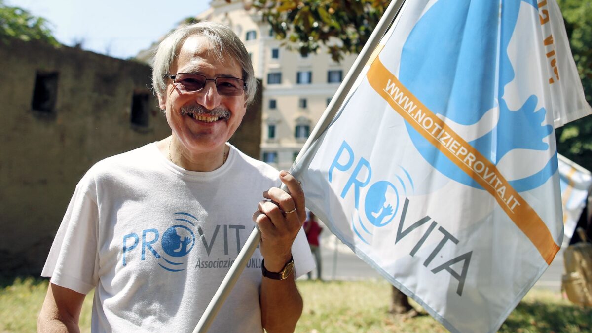 Christian day, Toni Brandi dal palco: «Altro che omotransfobia, è la cristianofobia il vero allarme»