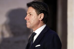 Salvini corteggia i grillini. Se il Pd fallisce in Emilia inizia il Conte alla rovescia