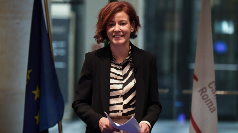 Il ministro Pisano rallenta la digitalizzazione dell’Italia. E il Pd vuole già sostituirla