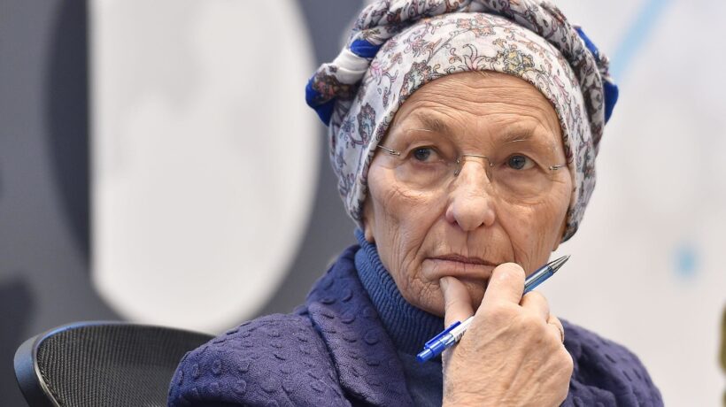Il Bullo dimezzato ora fa la corte alla Bonino