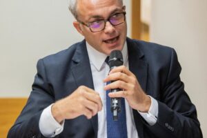 Alla fine Renzi vince la sua partita e piazza Ruffini a gestire il Fisco