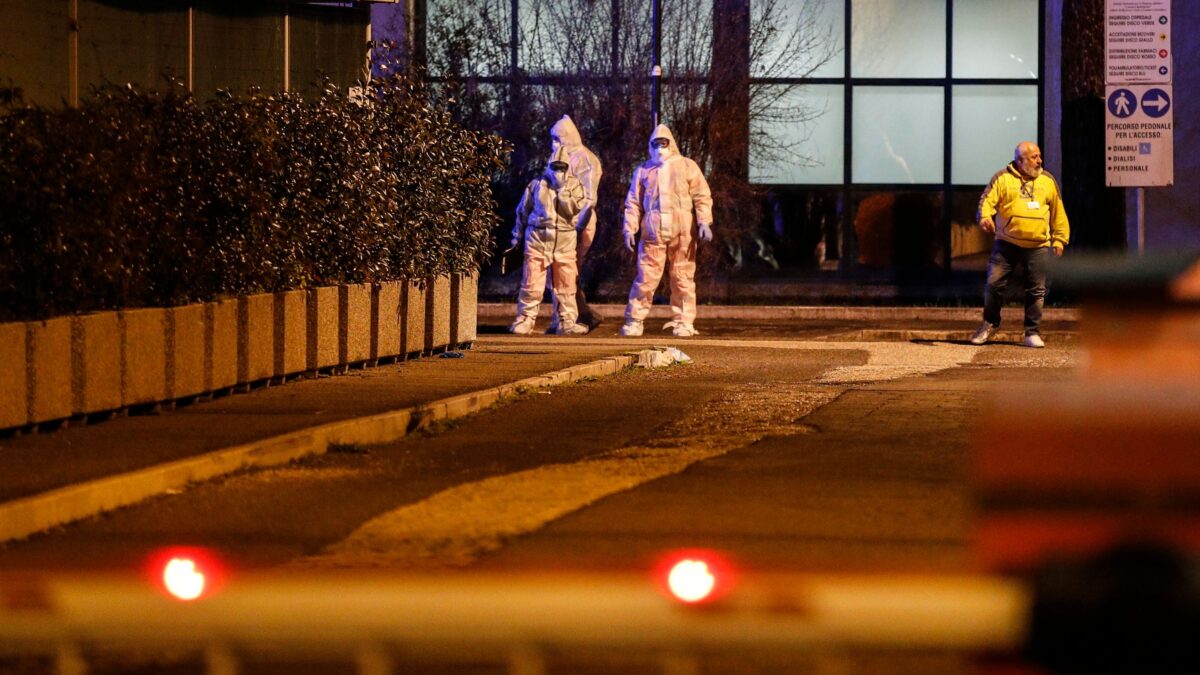 Coronavirus, ricoverati i due turisti. Sotto osservazione altre 32 persone