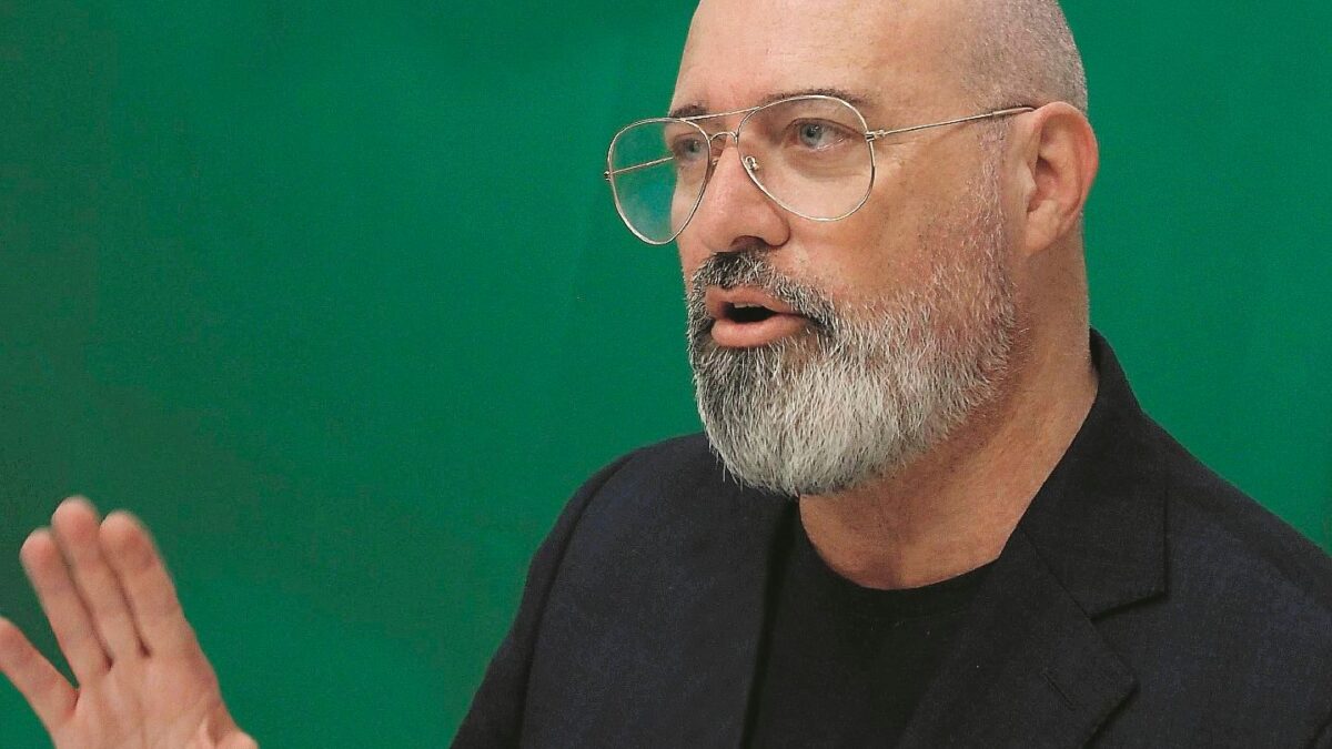Bonaccini teme i genitori e fugge da Bibbiano