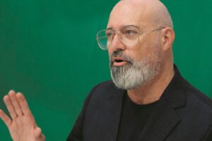Bonaccini teme i genitori e fugge da Bibbiano