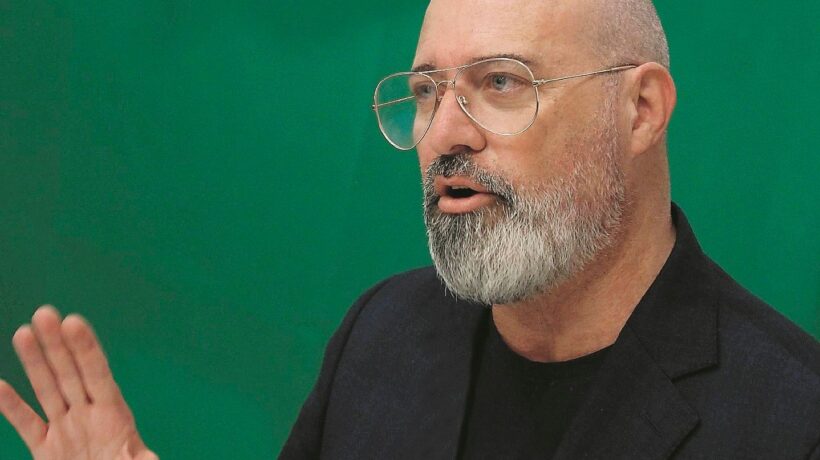 Bonaccini teme i genitori e fugge da Bibbiano