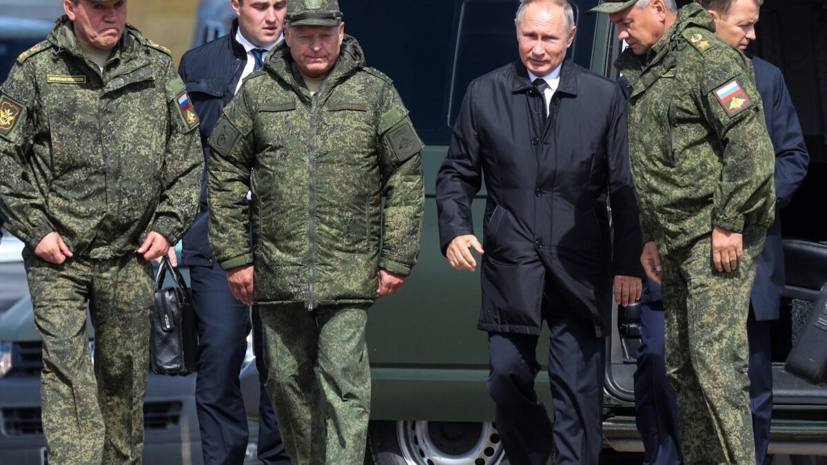 Putin stringe con Haftar e Al Serraj. La crisi libica si risolve al Cremlino