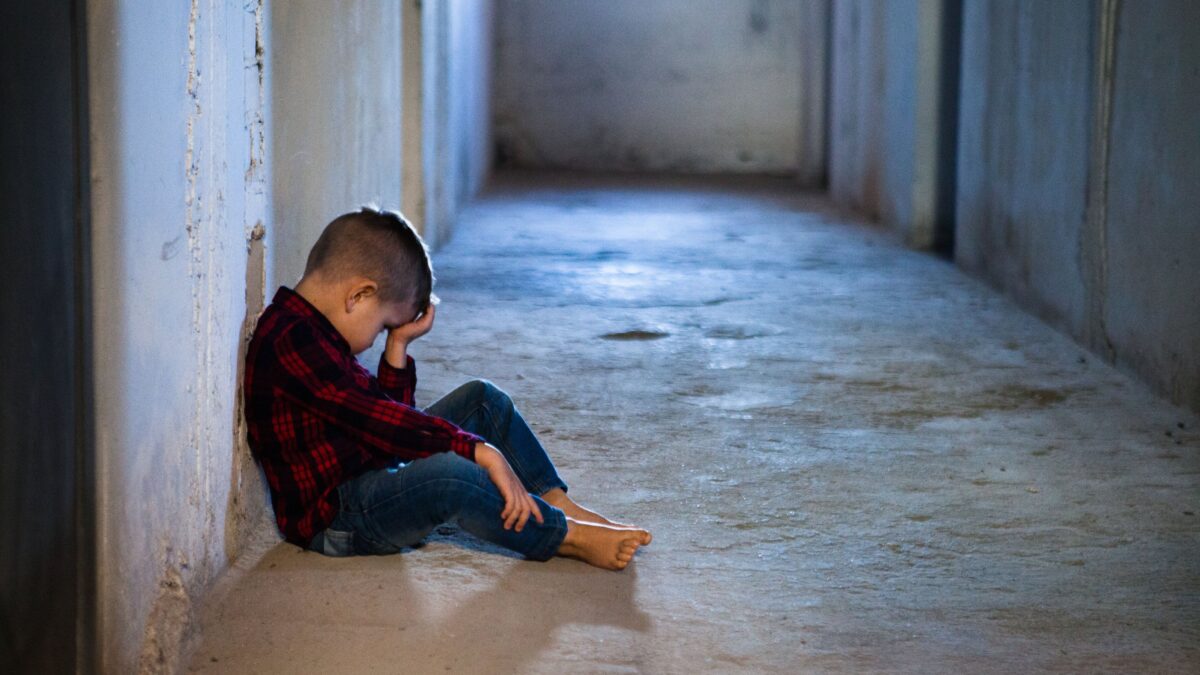 Sei anni fa gli tolsero i figli, assolti: «Nessun abuso»