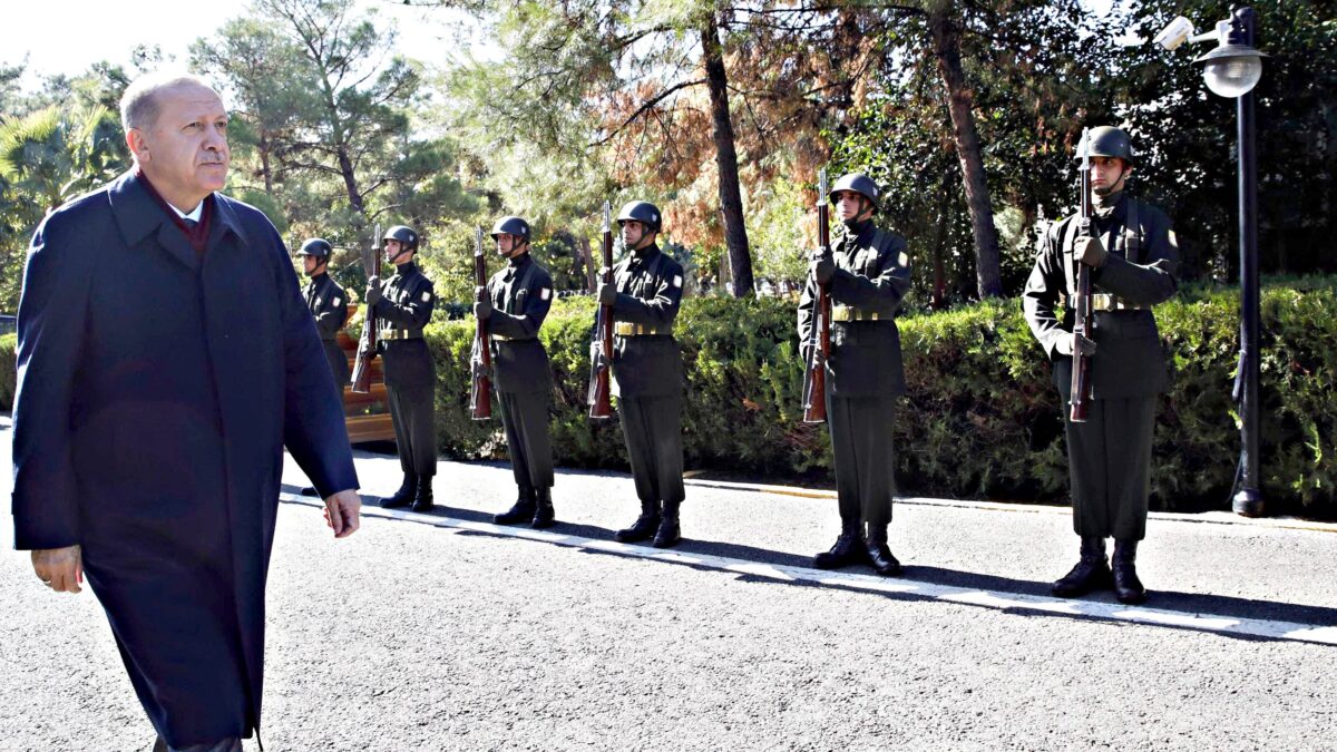Prima delle truppe Erdogan manda navi davanti alla Libia per trivellare il gas