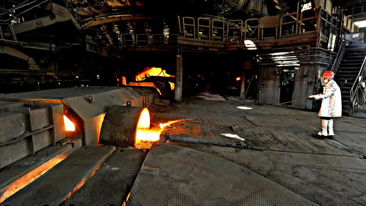 Giudici contro giudice: riacceso il forno Ilva