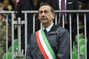 Se l’antisemita è compagna, Sala fa lo gnorri