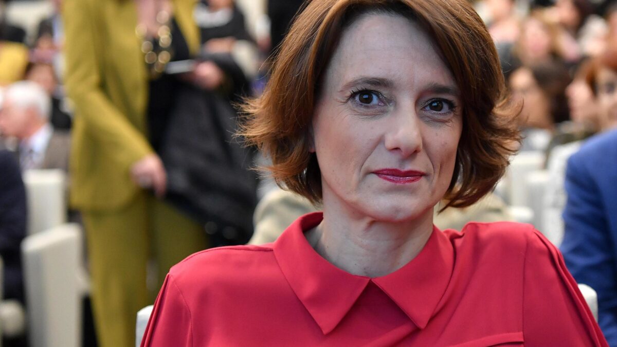 Smettere di fare bambini fa aumentare la povertà. Ma per il ministro Bonetti la priorità è l’omofobia