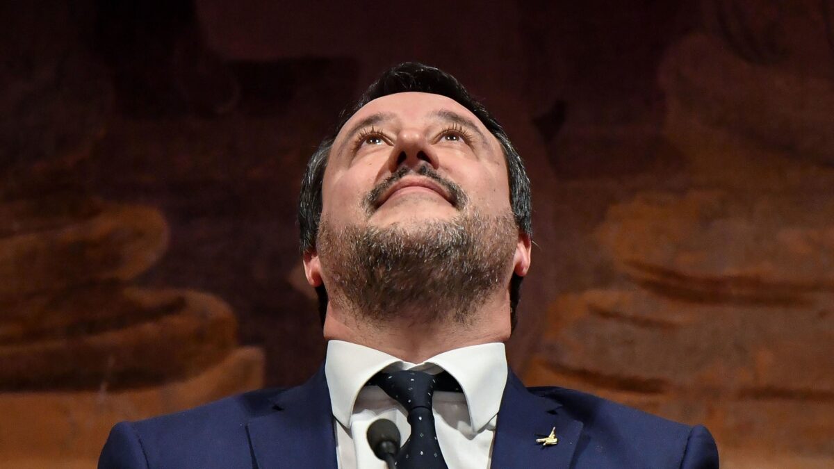 Il governo vuole Salvini alla sbarra. Ma quando c’è da dire sì, si vergogna