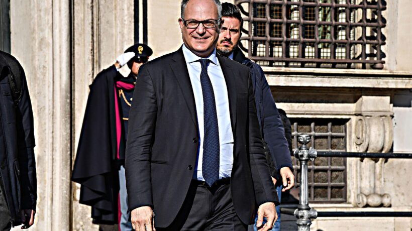 Tolgono i soldi alle partite Iva per dare il bonus ai dipendenti