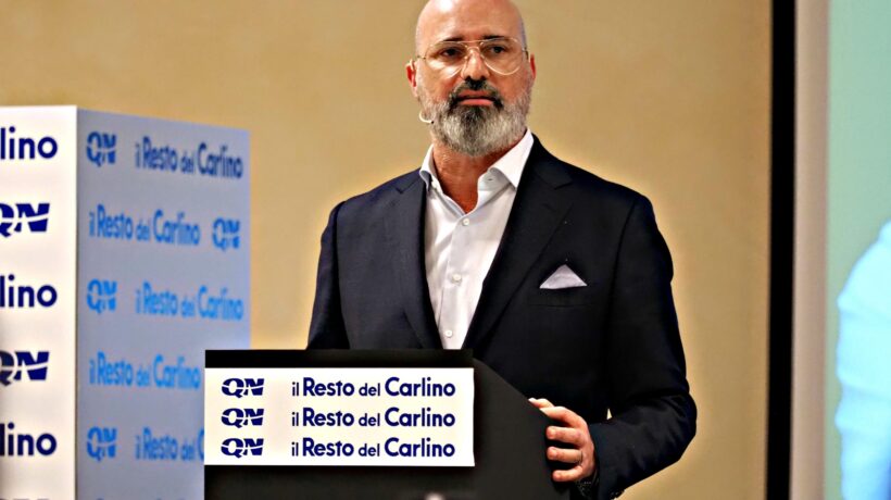I metodi misteriosi del facilitatore che imbarazza Bonaccini e il Pd