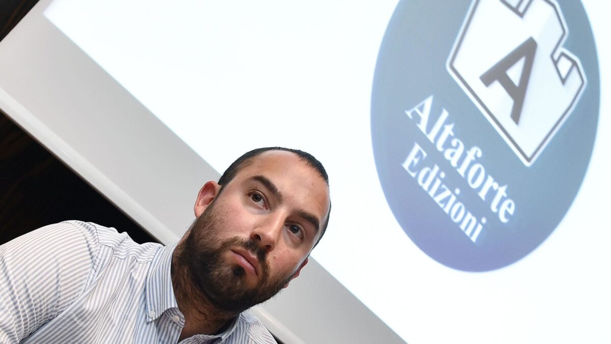 Il Salone del libro ipocrita censura due volte. Manda l’invito ad Altaforte poi lo ritira: «Un errore»