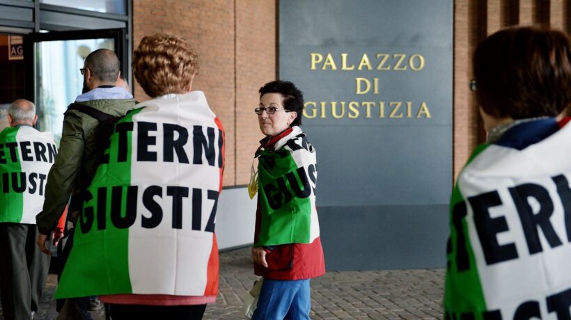 L’assordante silenzio del governo per chi insulta l’Italia e i suoi morti