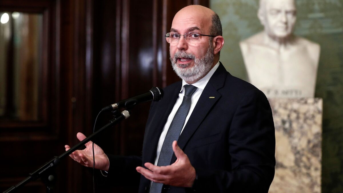 Crimi stronca il piano di premier e Pd: «Non cambia nulla»