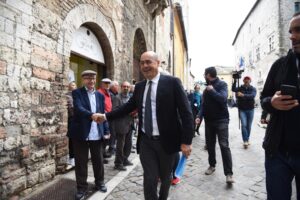 Intesa Pd-M5s: case agli abusivi