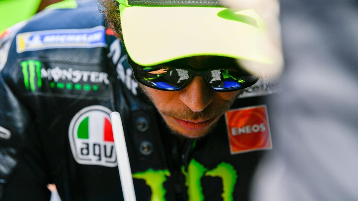 La Yamaha parcheggia il Dottore. Ma Valentino si aggrappa al sellino