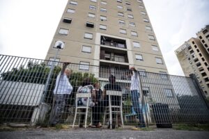 Case popolari ai rom e agli immigrati. La fase 2 giallorossa parte dal Lazio