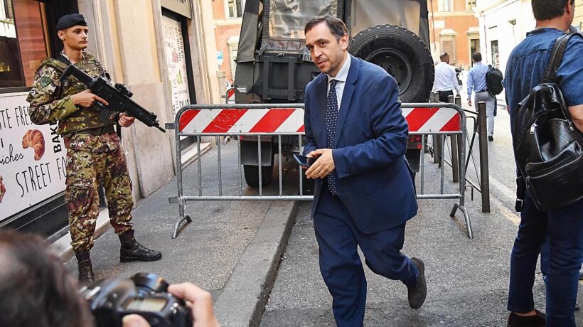 Per correggere chi fa il bullo a scuola la legge manda in carcere i genitori